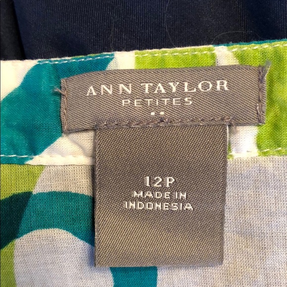 Ann Taylor Geometric print 3/4 sleeve top+ - Picture 4 of 6